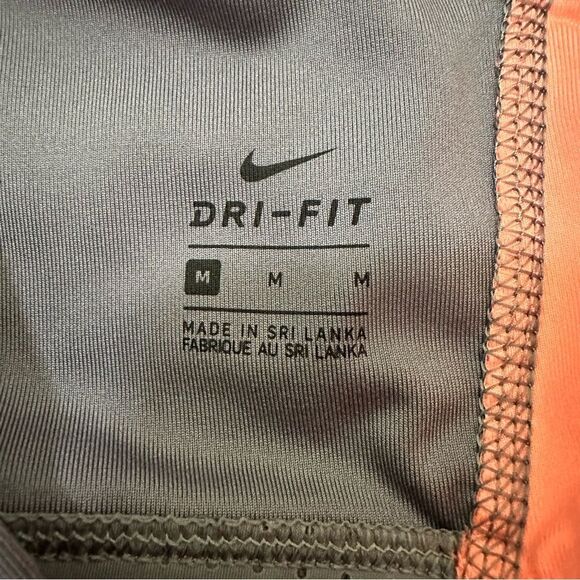 NIKE Women's Classic Crossback Bra Size Medium - Picture 3 of 3